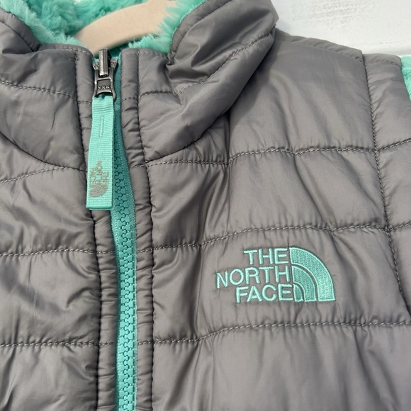 THE NORTH FACE GIRLS SIZE 14/16 REVERSIBLE MOSSBUD SWIRL VEST GRAY‎ MINT EUC - Picture 9 of 10